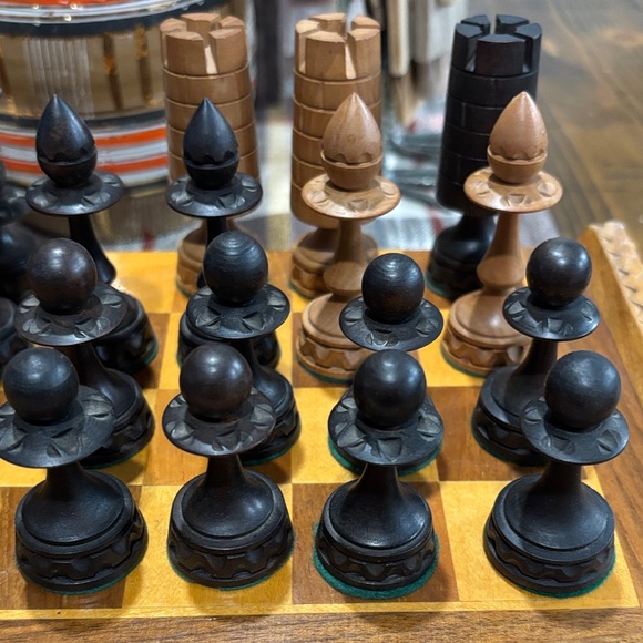 Wooden Chess Set with Brown and Black Pieces - Picture 4 of 10
